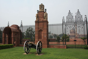 the entrance to Rashtrapati Bhawan Delhi